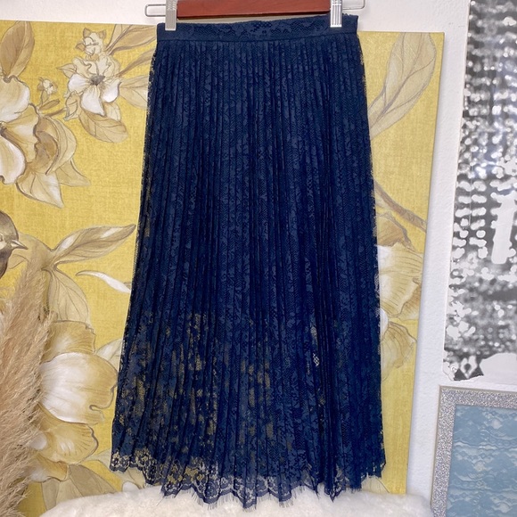 H&M Dresses & Skirts - H&M lace navy pleated midi skirt Size 2 NWT blue